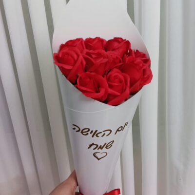 קונוס פרחי סבון ליום האישה