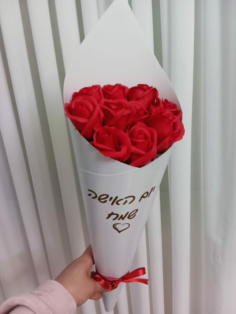 קונוס פרחי סבון ליום האישה