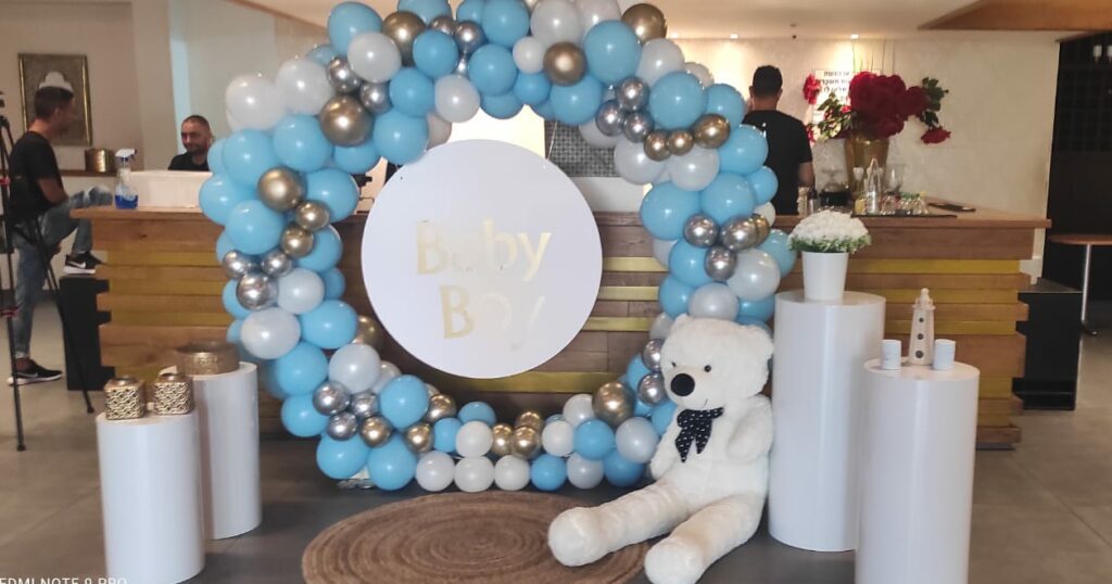 עמדת בלונים לברית