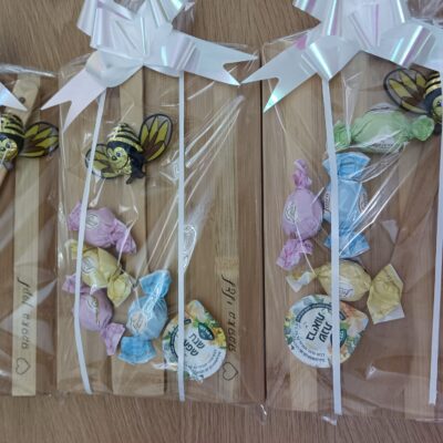 מארז קרש חיתוך שנה טובה 2025