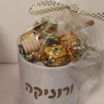 ⁦ספל קרמיקה תחתית שעם עם שם⁩ – תמונה ⁦4⁩